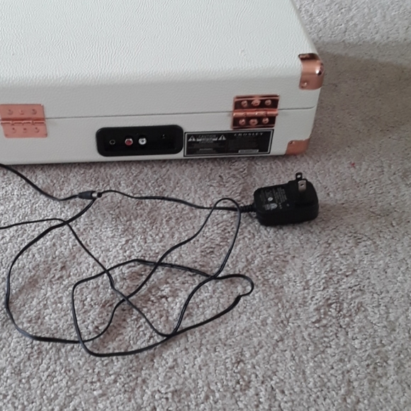 Ridiculously cute crosley record player - Picture 10 of 10